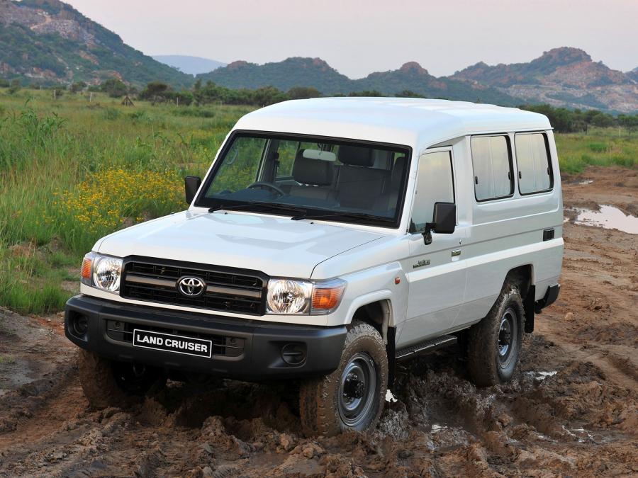  Toyota Land Cruiser 70 Wagon 2010 года  (ZA) (фото 10 из 21)